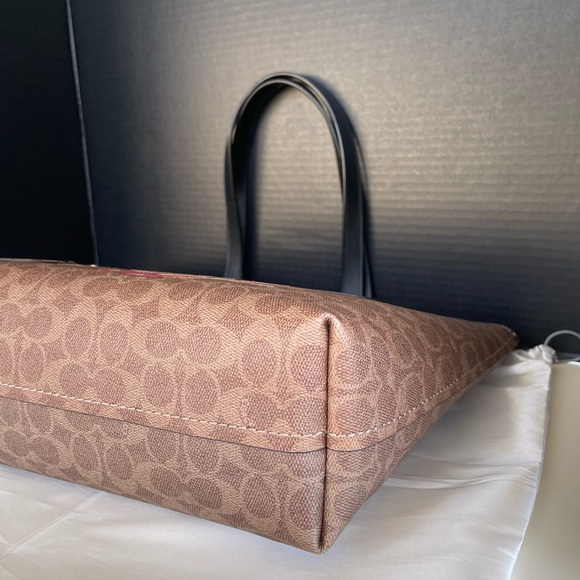 ❤️2019 Exclusive Wizard of Oz Coach Tote - Picture 10 of 14